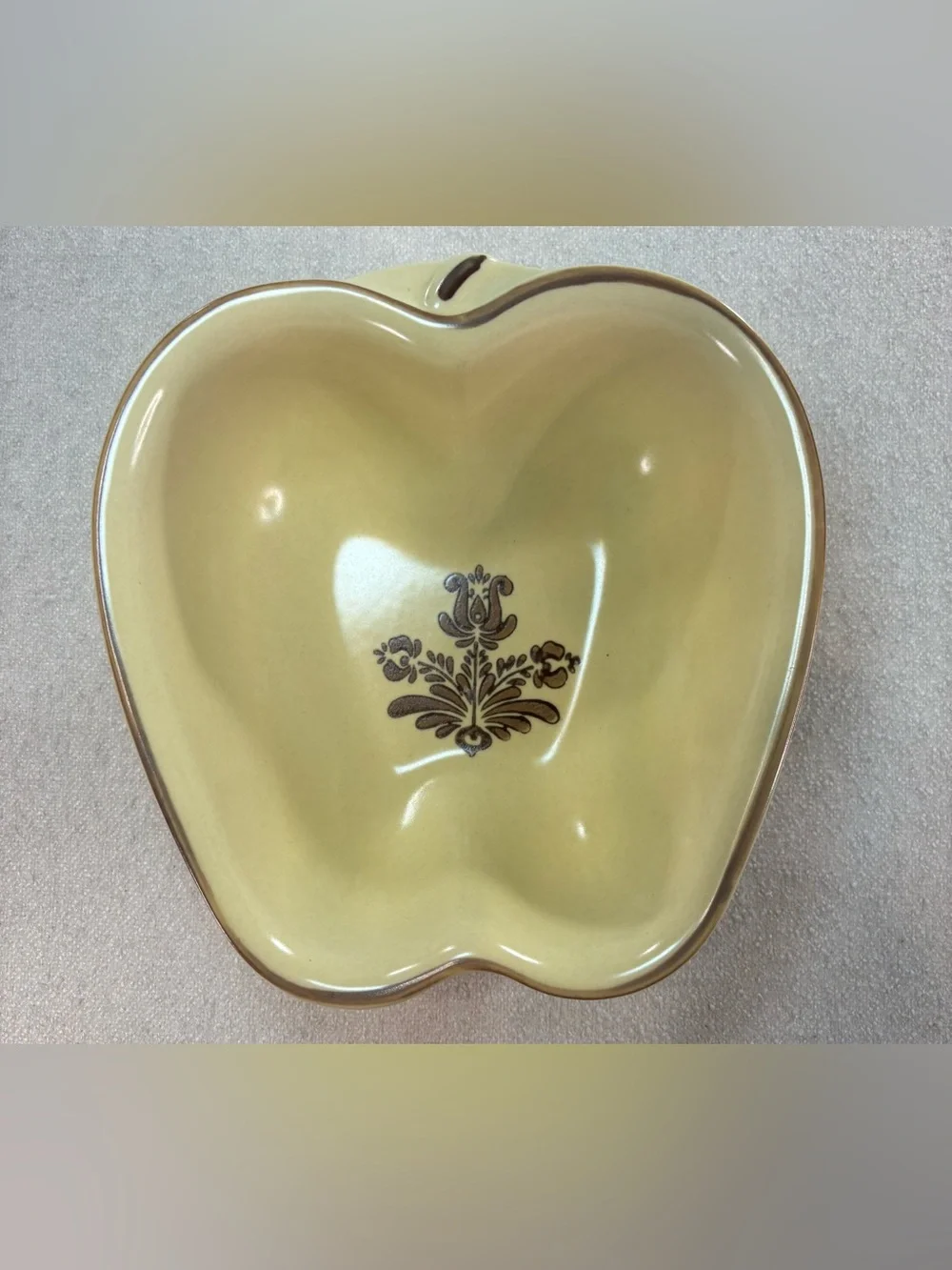 VILLAGE by Pfaltzgraff APPLE SHAPED BAKING DISH farmhouse